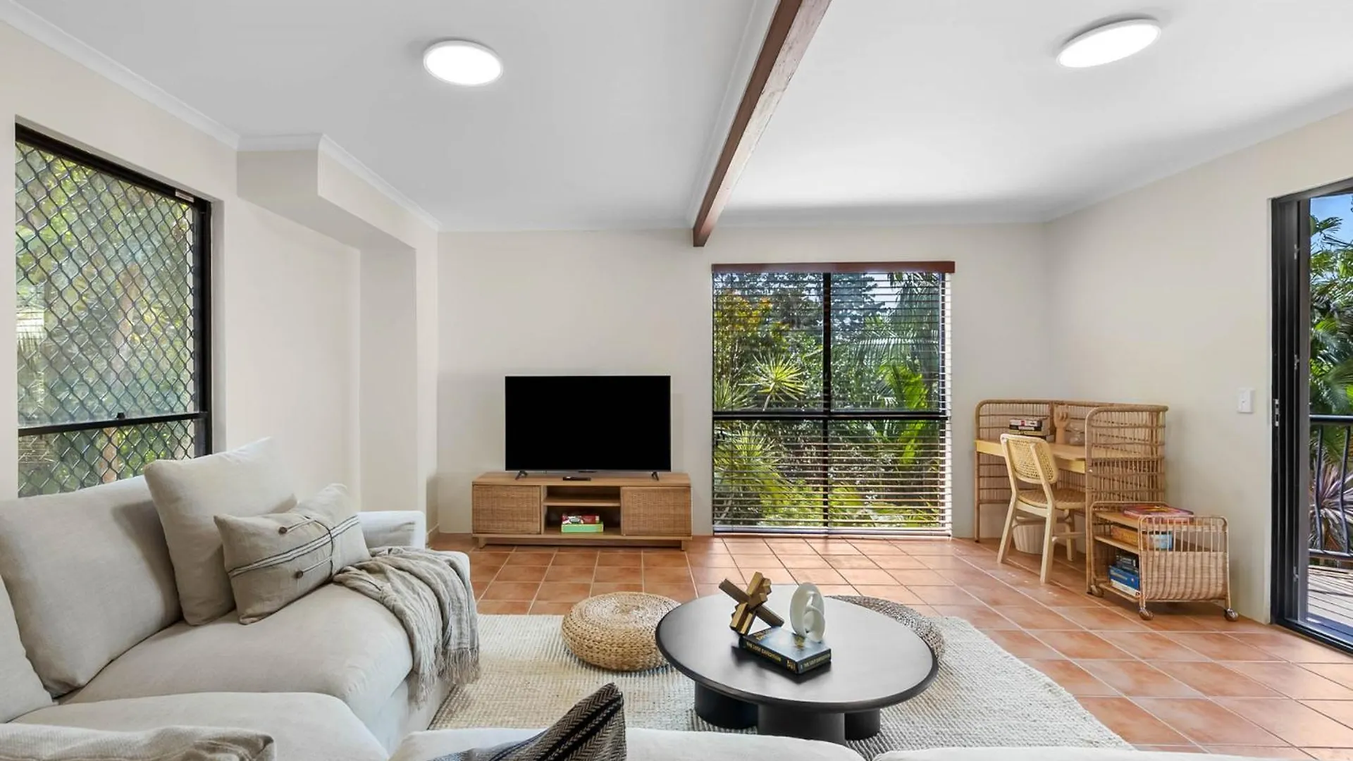 Dom wakacyjny Chic 4-Bed, Surrounded By Nature With Ocean Views Coolum Beach