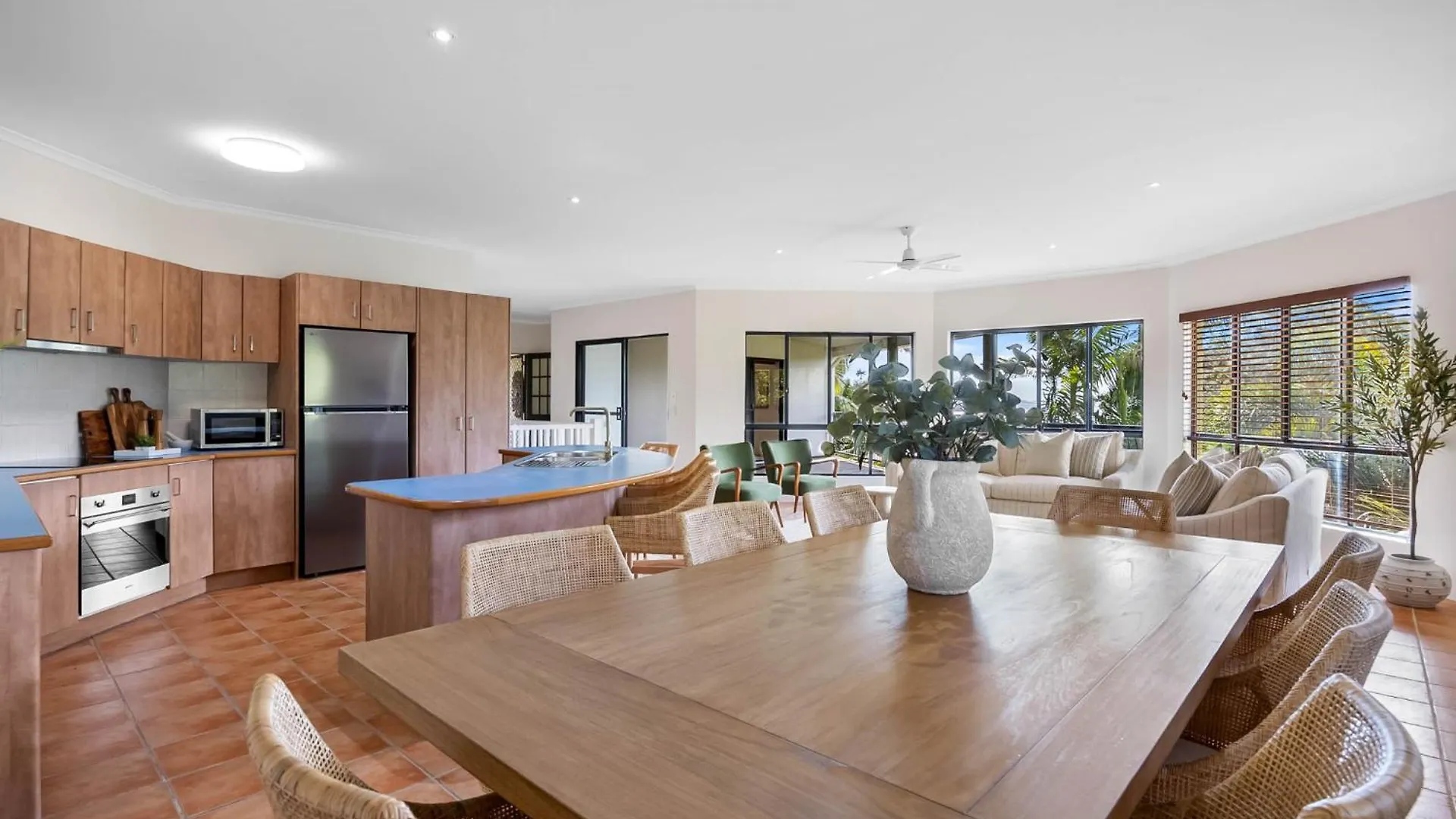 Dom wakacyjny Chic 4-Bed, Surrounded By Nature With Ocean Views Coolum Beach