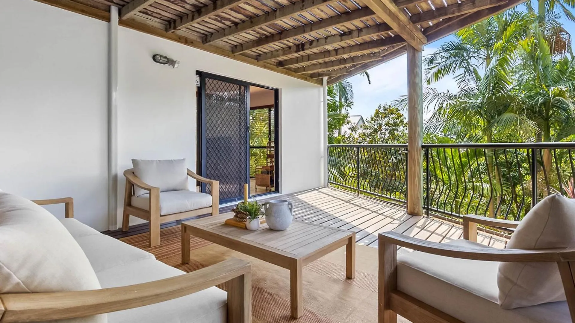 Dom wakacyjny Chic 4-Bed, Surrounded By Nature With Ocean Views Coolum Beach Australia