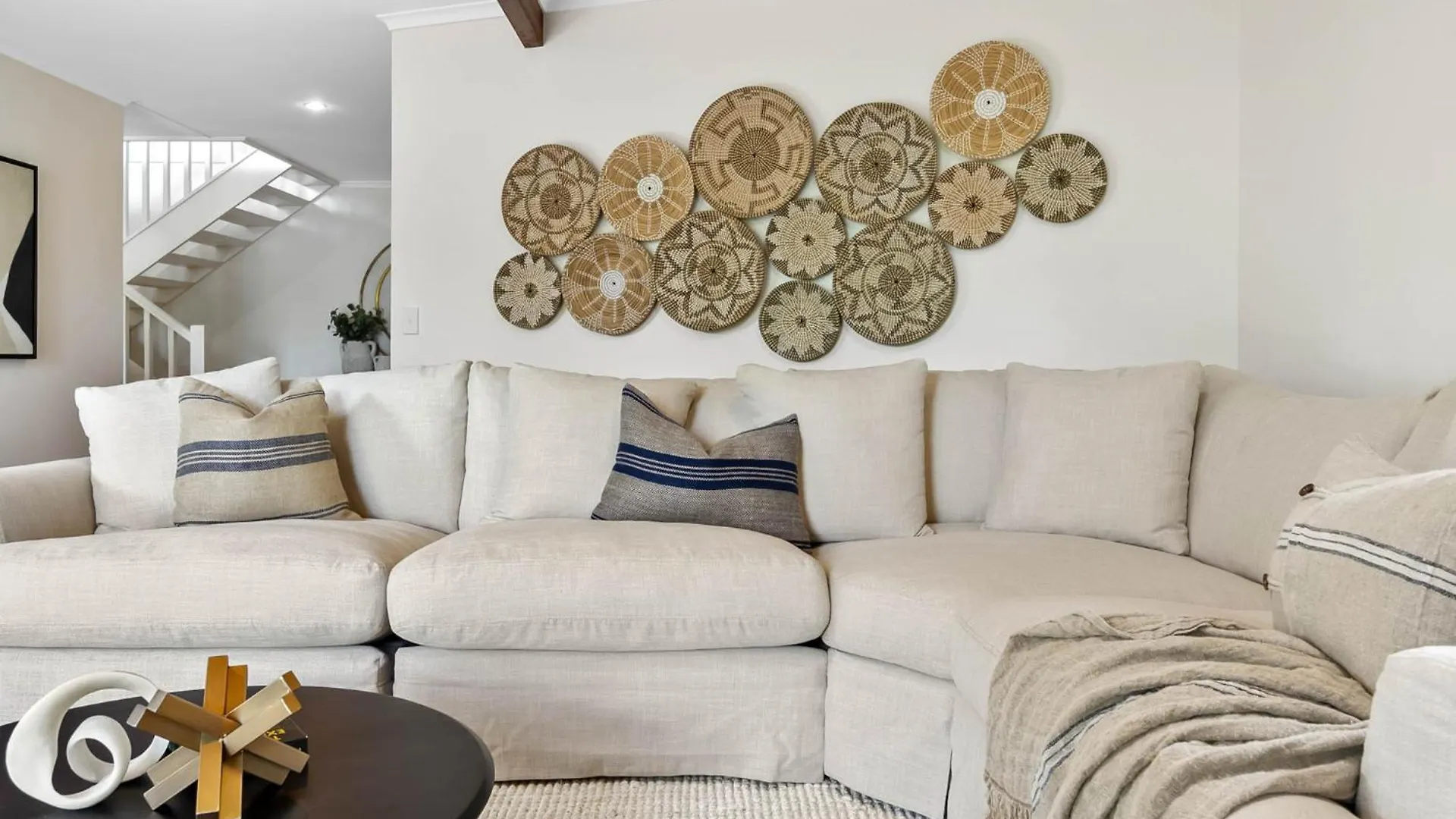Chic 4-Bed, Surrounded By Nature With Ocean Views Coolum Beach Dom wakacyjny