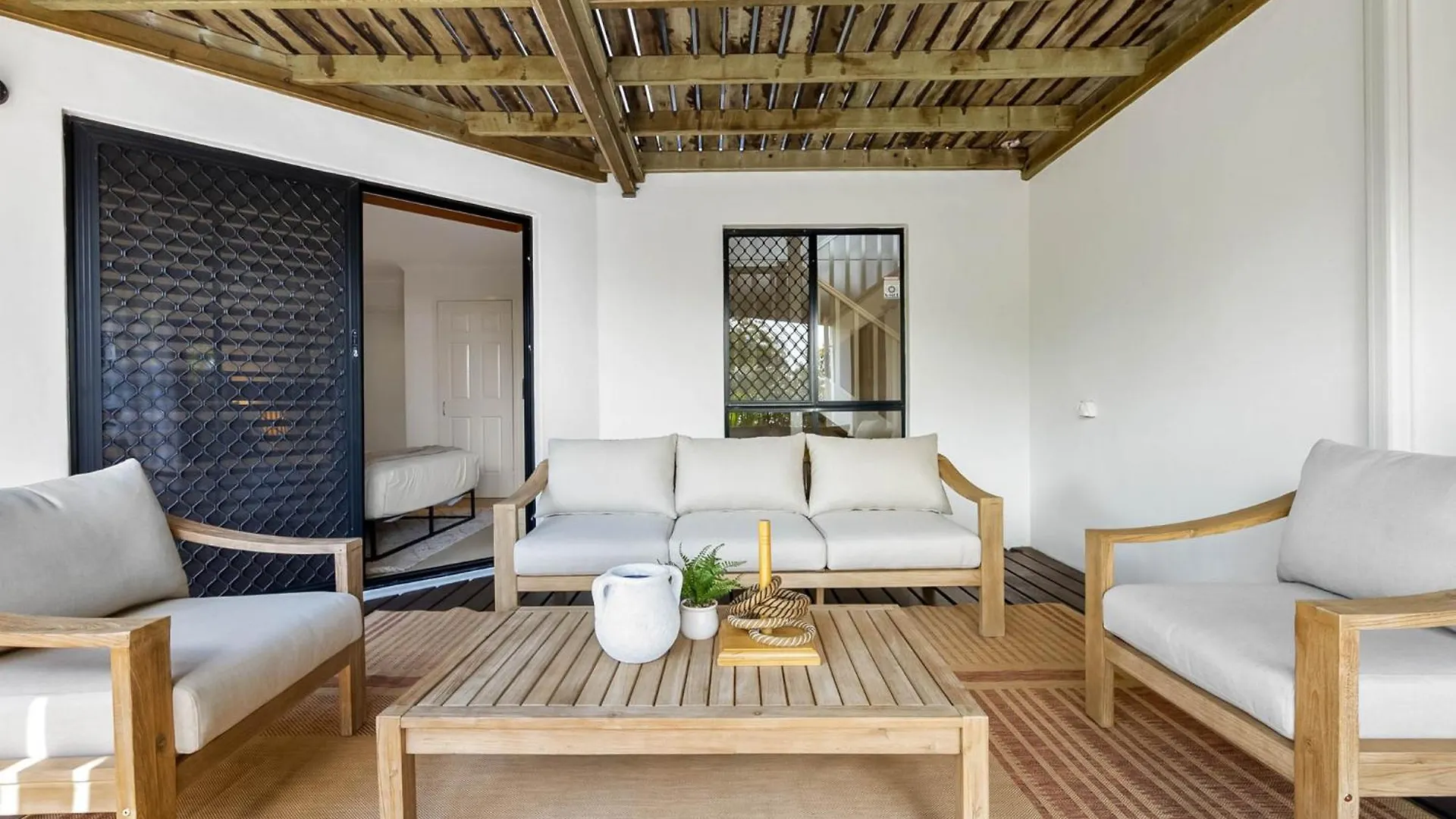 Prázdninový dům Chic 4-Bed, Surrounded By Nature With Ocean Views Coolum Beach Austrálie